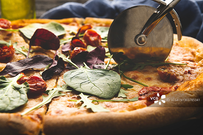 切割自制披萨图片素材