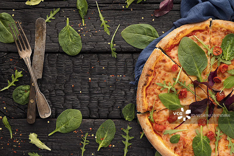 自制菠菜叶披萨图片素材