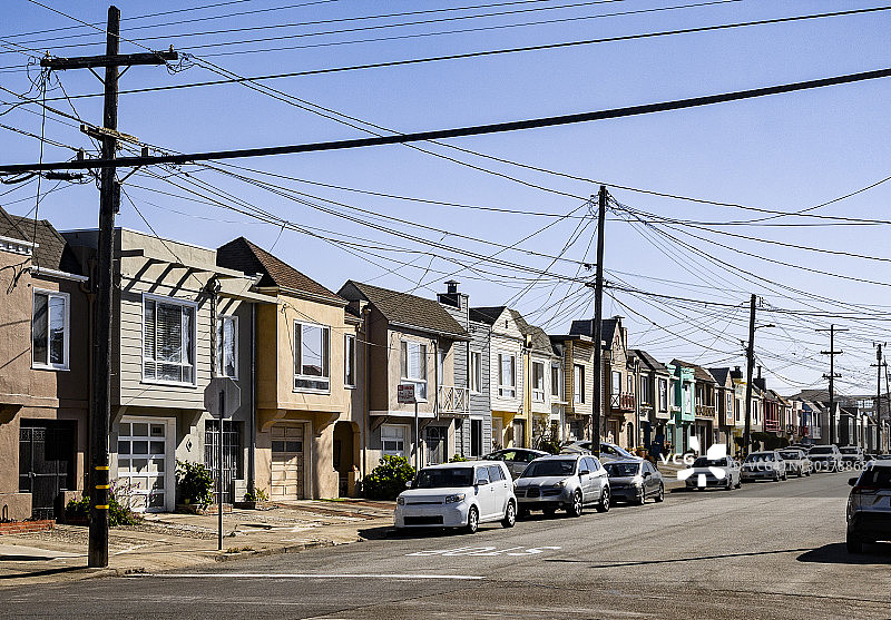 住宅区里的一排建筑图片素材