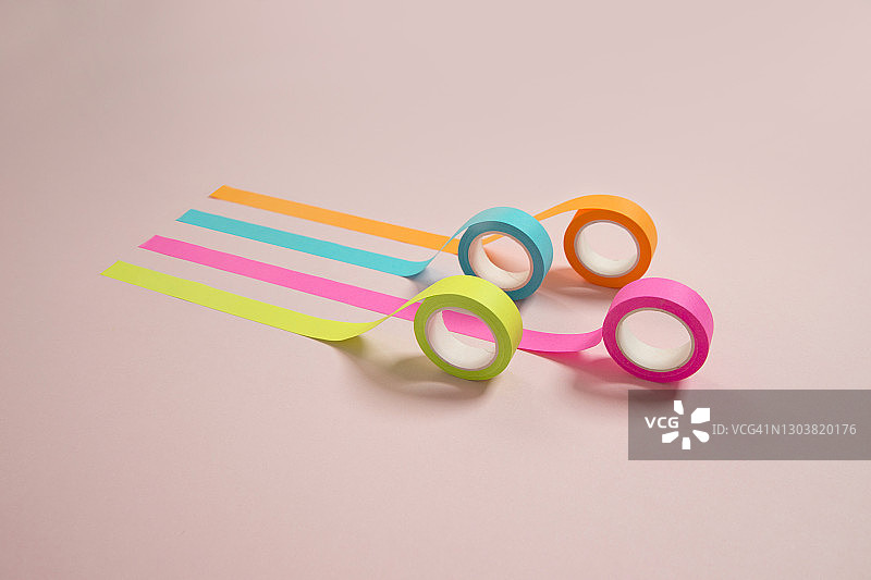 彩色胶带的团结概念静物图片素材