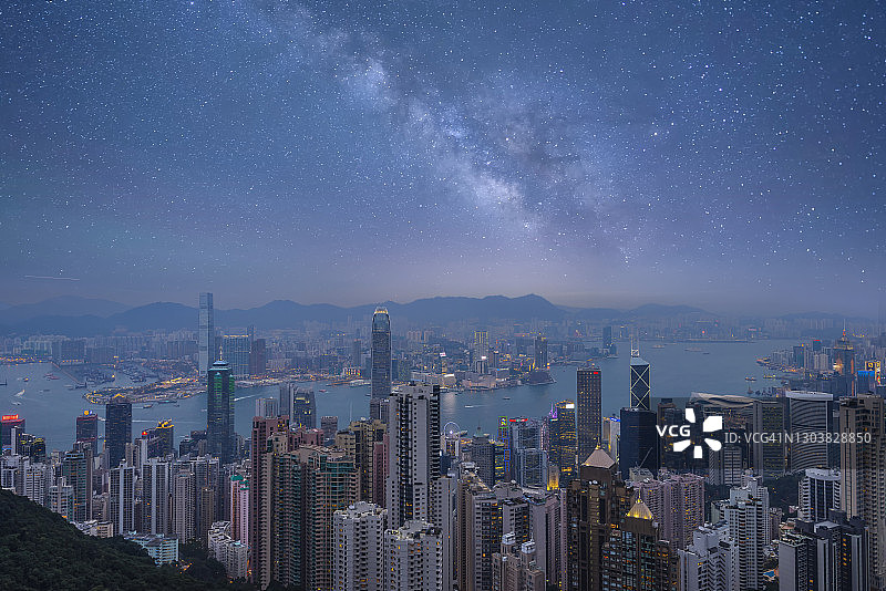 香港天际线港口夜景（竖版）图片素材