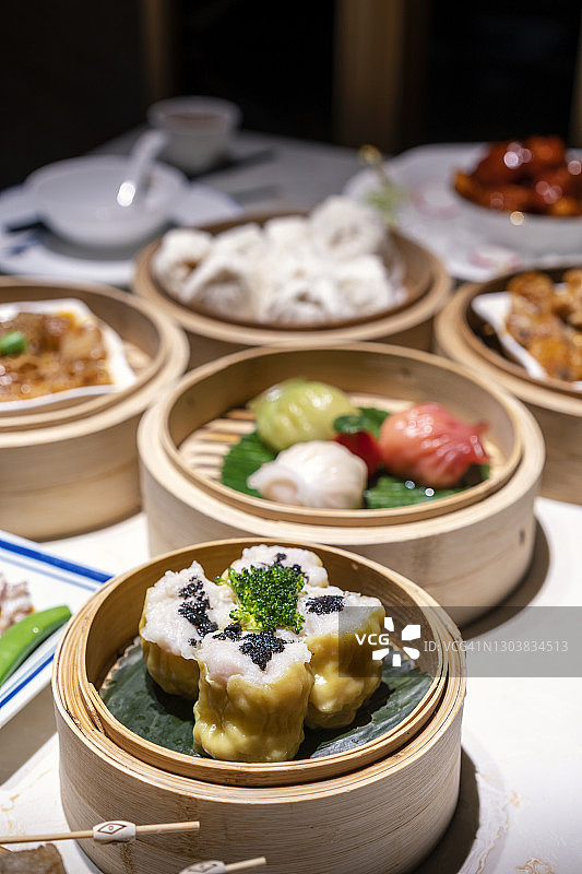 特写变化的点心在一个餐厅图片素材