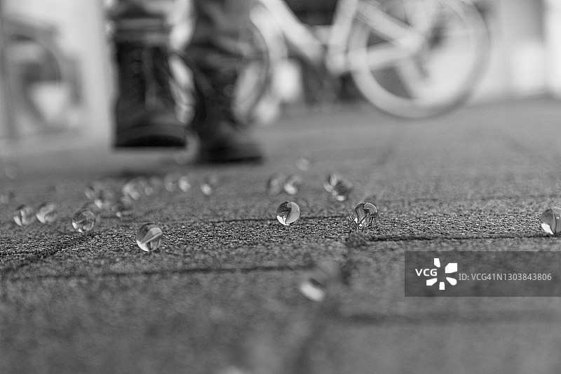 儿童玩弹珠图片素材