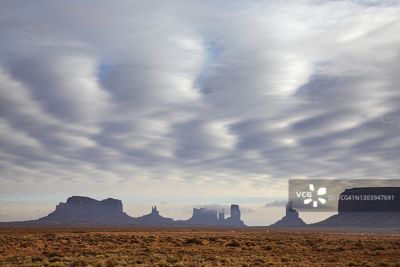 纪念碑谷上空的云彩图片素材