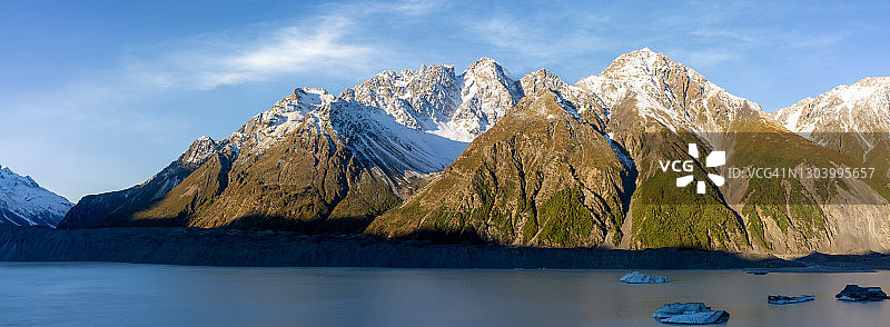 库克山国家公园内的塔斯曼湖图片素材