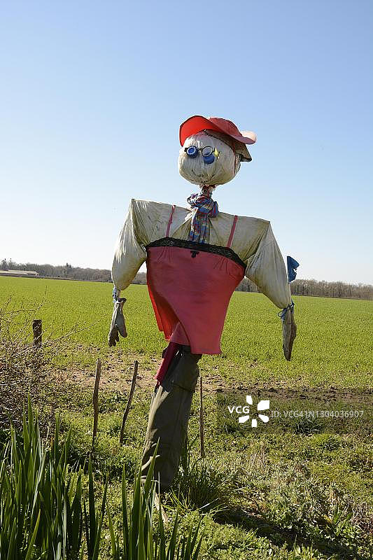 法国奥弗涅-罗讷-阿尔卑斯地区的稻草人图片素材