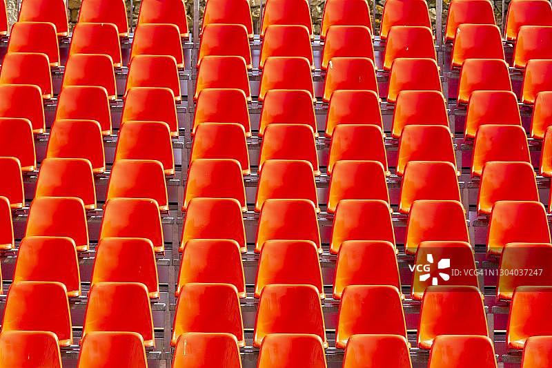 法国的红色空椅子图片素材