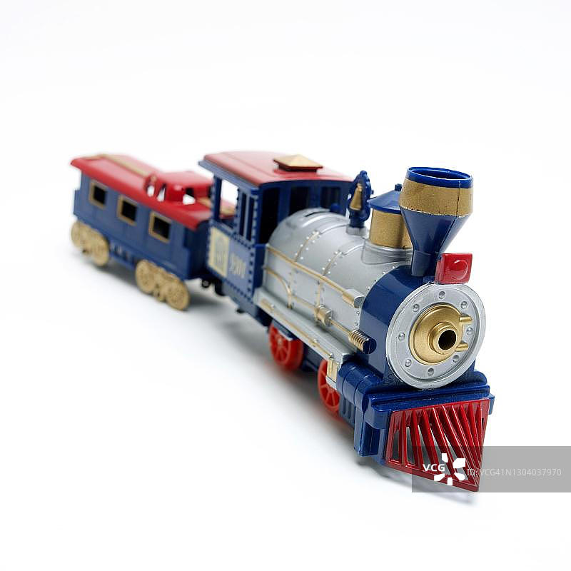 白色背景上的法国火车玩具图片素材