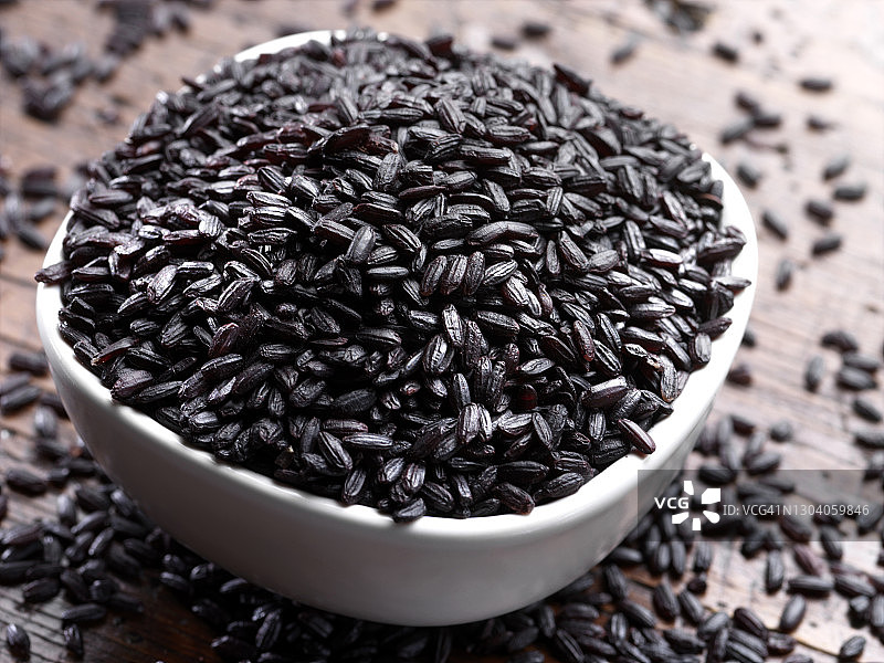 木箱里的豆类图片素材