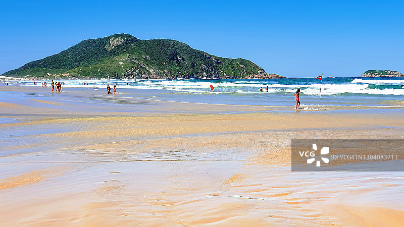 巴西圣卡塔琳娜州弗洛里亚诺波利斯桑蒂尼奥海滩图片素材