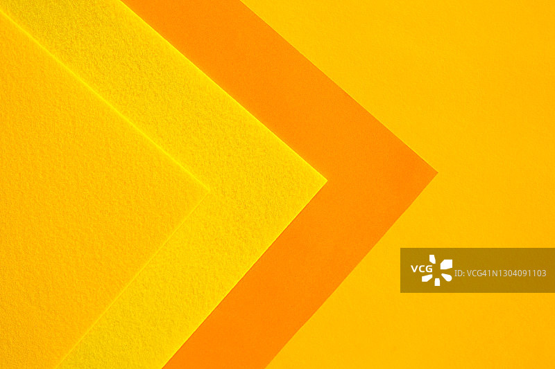 流行色的多层纸背景：明亮黄和橙色，扁平风格图片素材