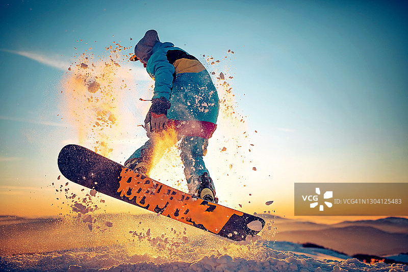 雪地里的强壮感图片素材