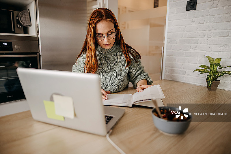 我有一个截止日期图片素材