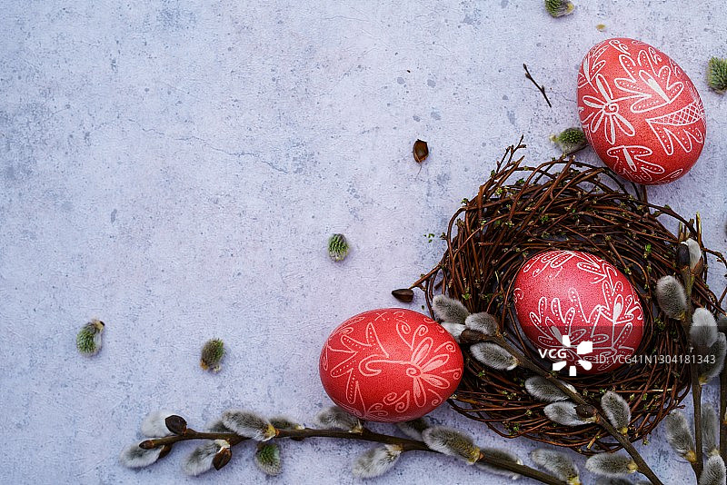 鸟巢中的复活节彩蛋图片素材
