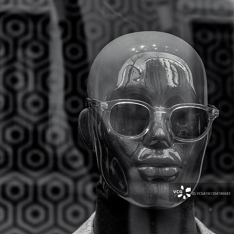 深色发光人体模型头部图片素材