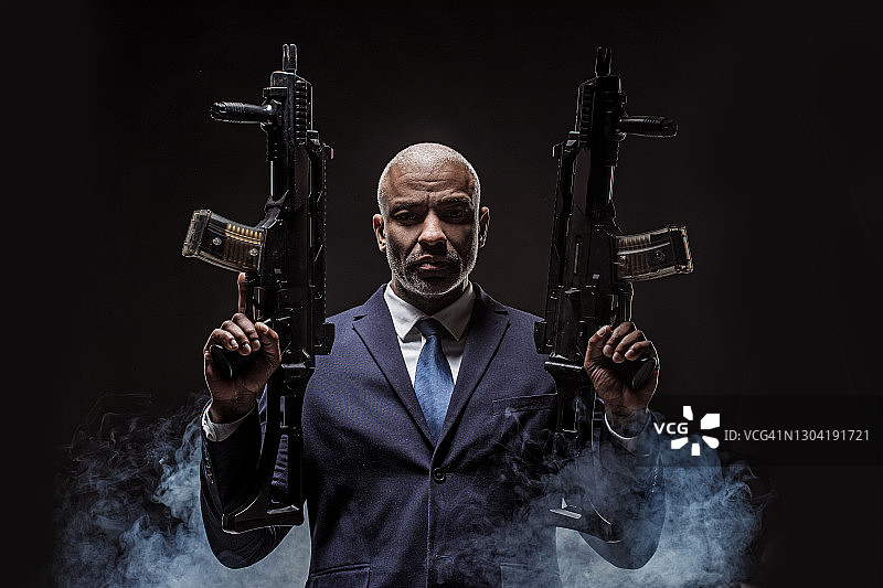 穿着优雅西装的男人图片素材