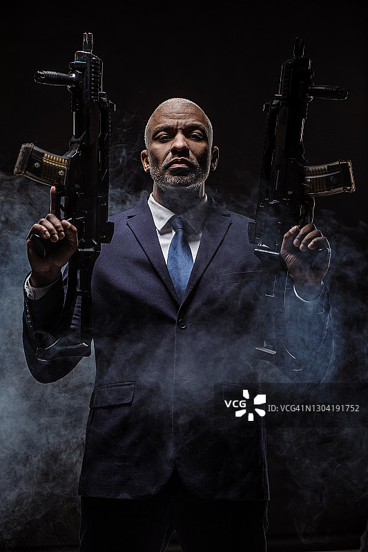 穿着优雅西装的男人图片素材