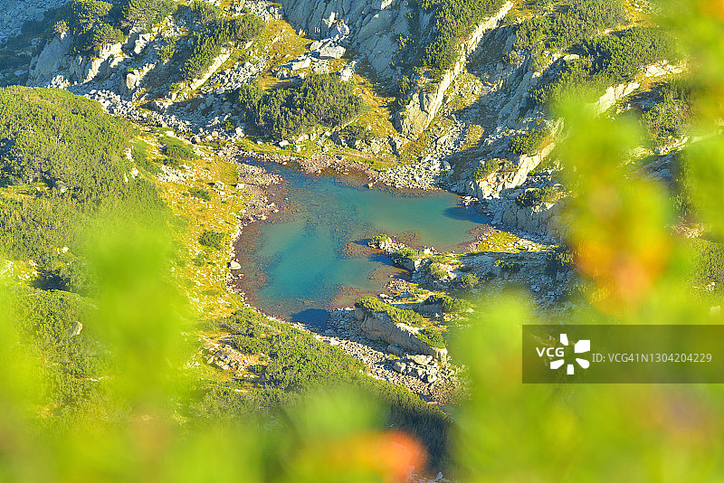 山中爱心湖航拍图片素材