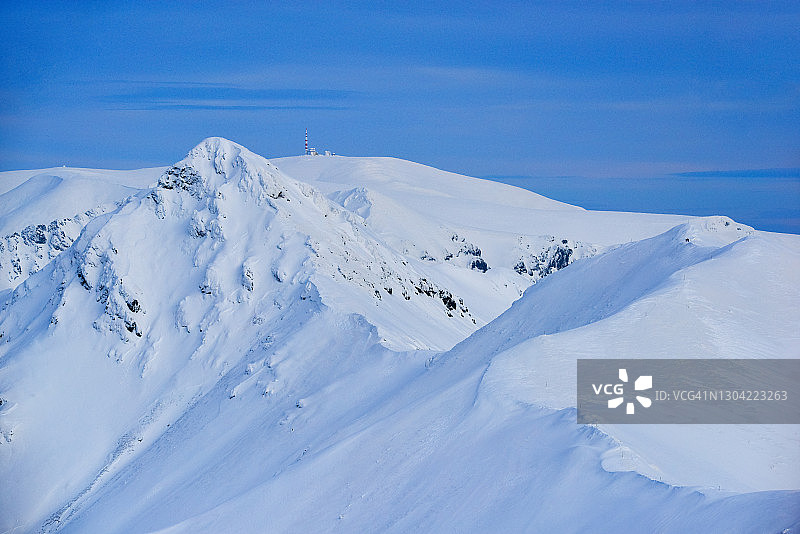 金字塔形雪峰图片素材