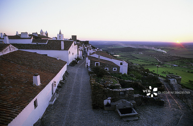 葡萄牙阿连特茹迷人的中世纪小村庄蒙萨拉斯图片素材