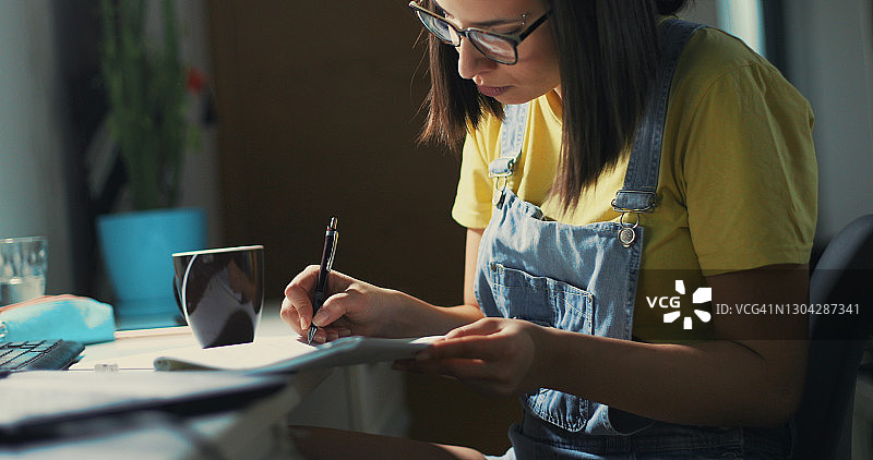 隔离生活条件图片素材