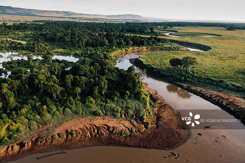 非洲蜿蜒河流鸟瞰图图片素材