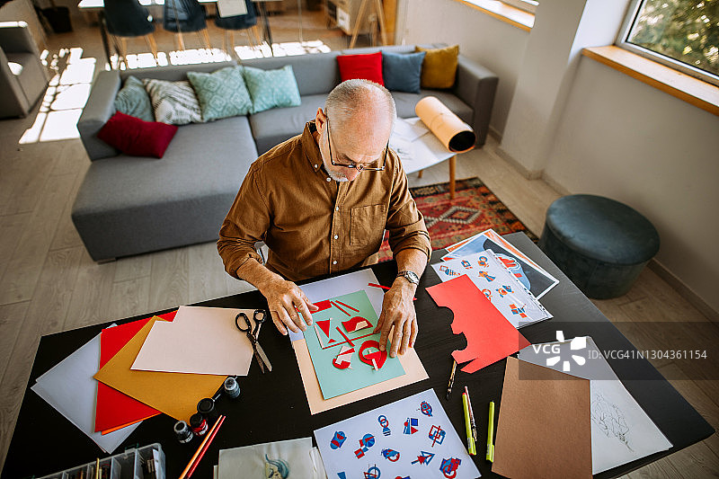 在家里的艺术工作室工作图片素材