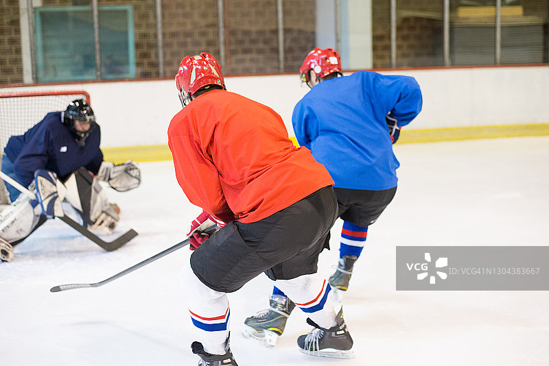 冰球运动员比赛图片素材