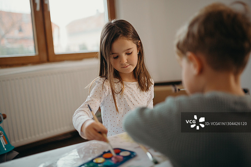 兄妹绘画图片素材