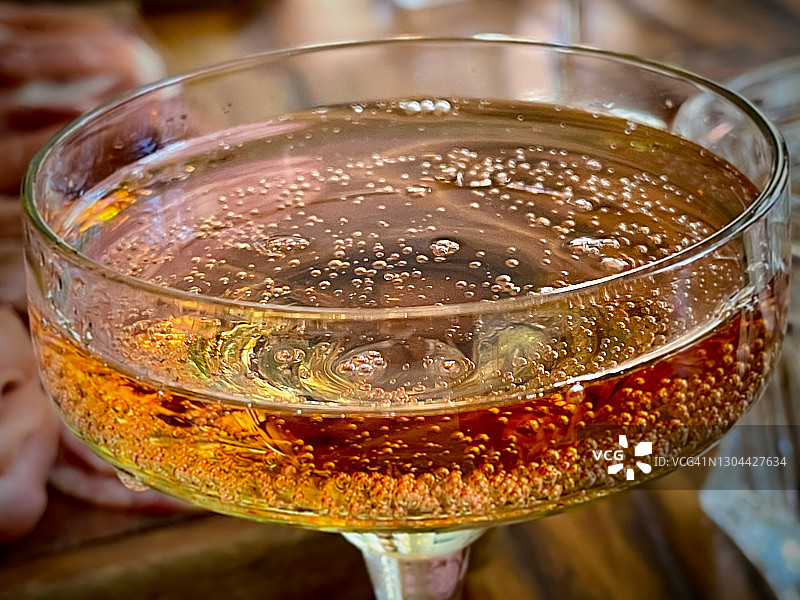 经典香槟玫瑰杯图片素材