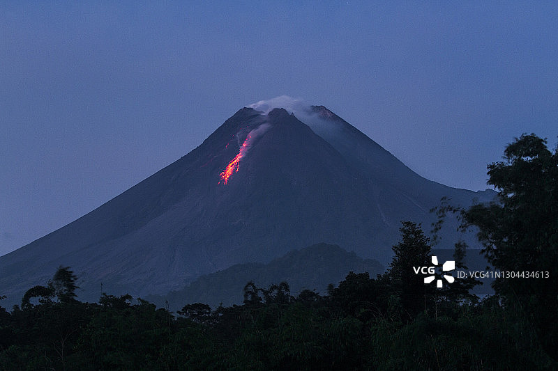 默拉皮火山图片素材