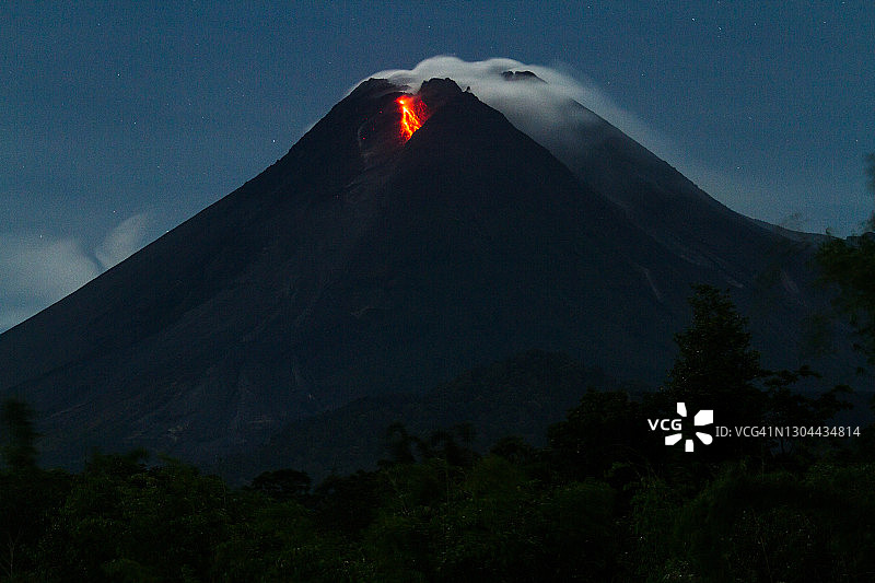 默拉皮火山图片素材