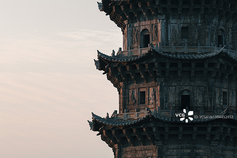 开元寺镇国塔黄昏局部特写图片素材