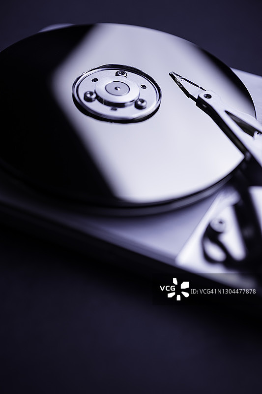 已拆开的硬盘驱动器图片素材