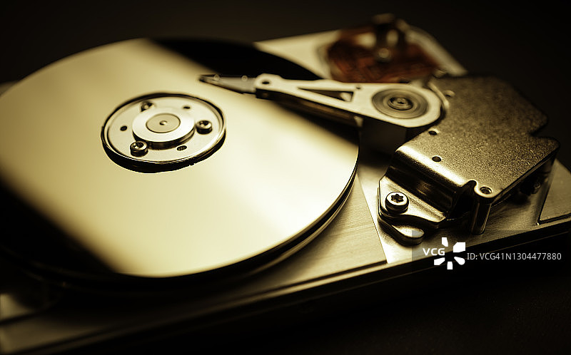 已拆开的硬盘驱动器图片素材