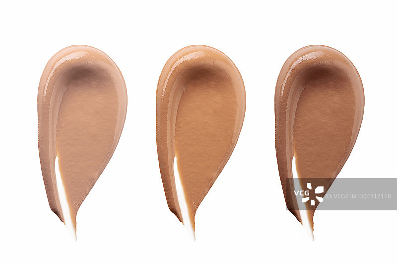 白色背景上不同肤色的粉底液图片素材