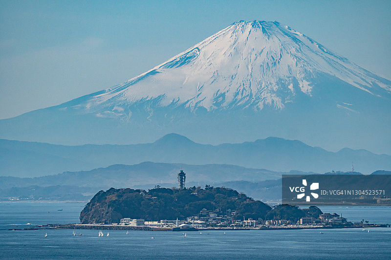 日本神奈川县的富士山和太平洋图片素材