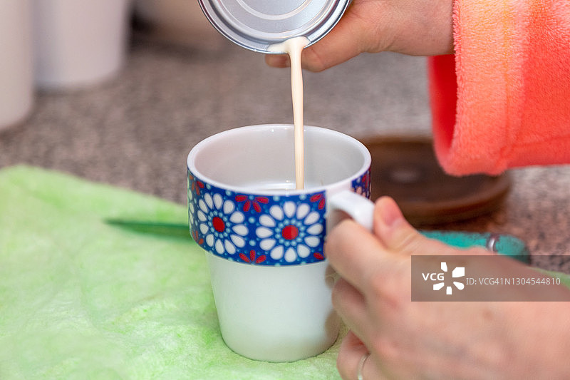 醒来时的“早晨仪式”图片素材