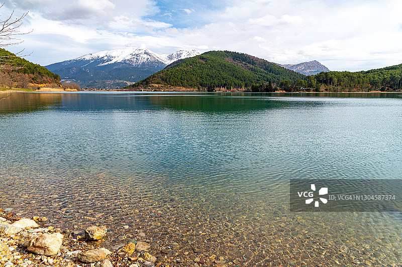 希腊科林斯省多克萨湖的湖岸图片素材