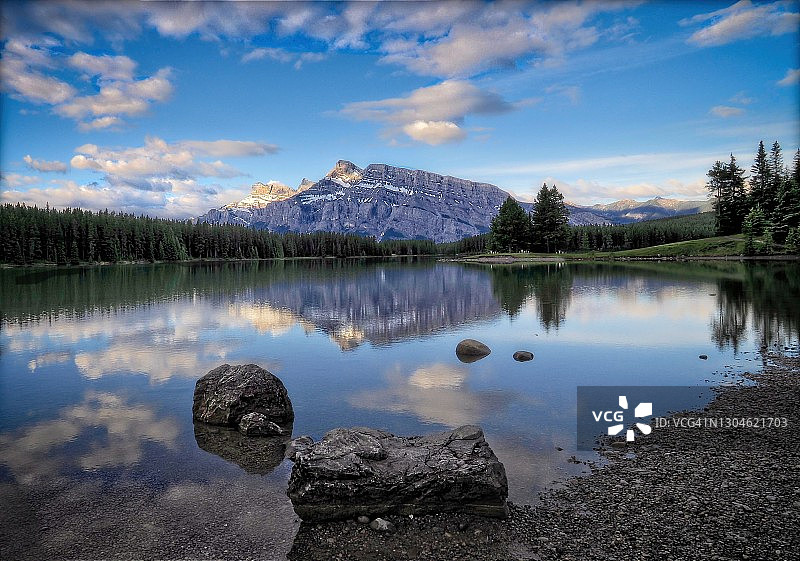 双杰克湖图片素材