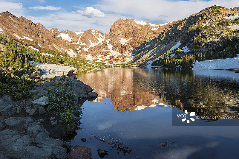 落基山国家公园梦幻湖的春天图片素材