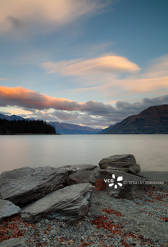 瓦卡蒂普湖的黄昏图片素材