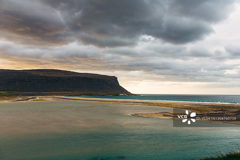冰岛西峡湾的壮丽半岛岩石景观图片素材