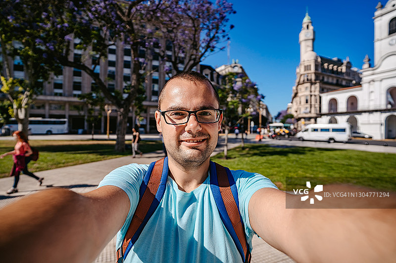 游客在五月广场自拍图片素材