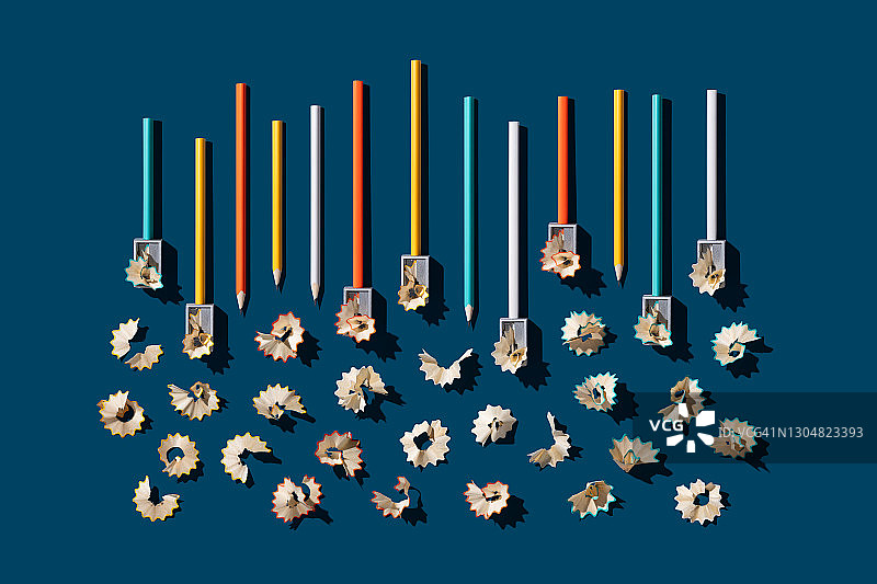 铅笔刀削铅笔和铅笔屑图片素材