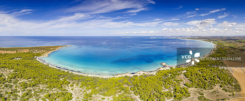 碧绿海水冲刷的沙滩航拍图片素材