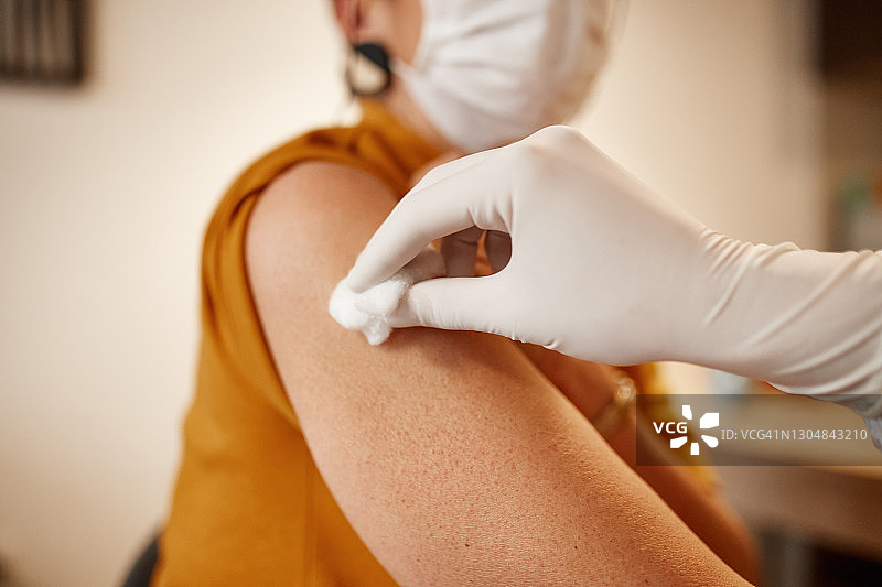 新冠疫情：居家疫苗接种图片素材