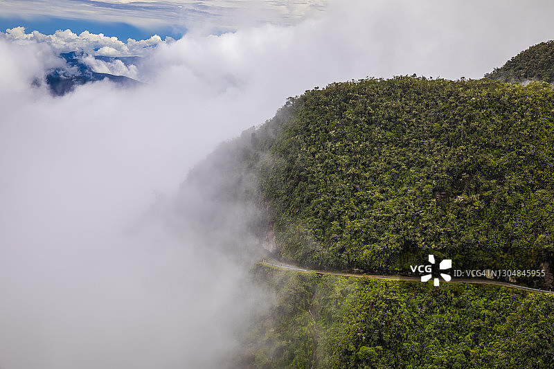 玻利维亚北永加斯死亡之路上的云彩图片素材