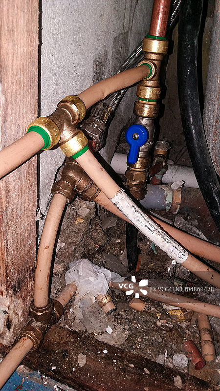 旧水管系统的管道连接图片素材
