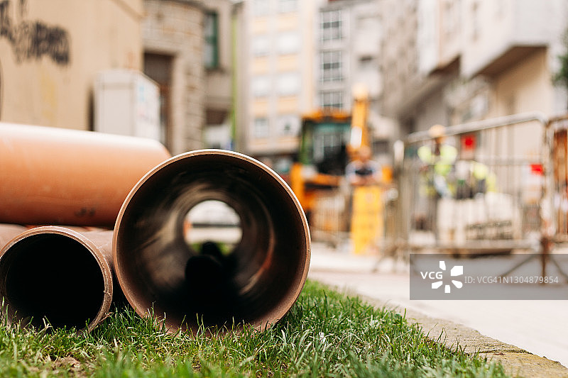 建筑工地旁的管道图片素材